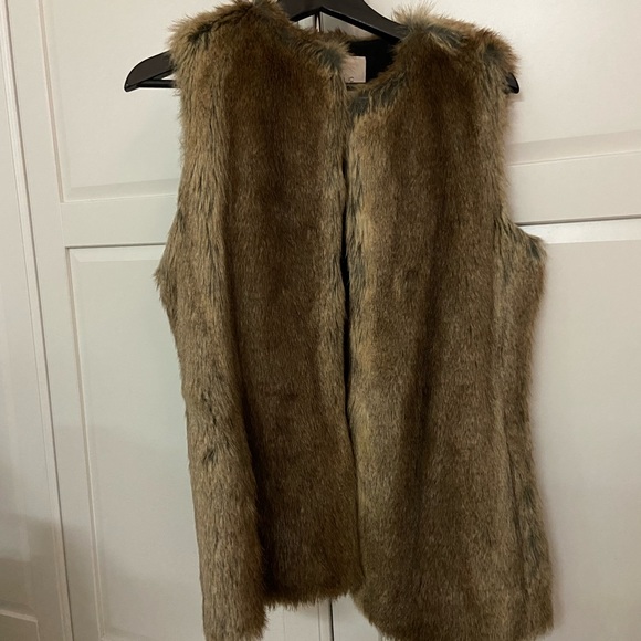 Zara Faux Fur Vest - Picture 2 of 3